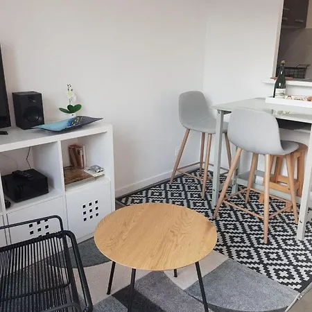 Liza 2 Pieces Vue A Apartman